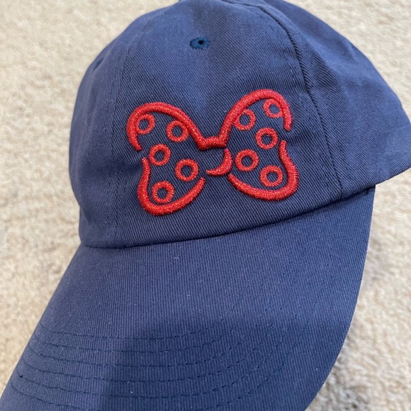 Disney Parks hat. Women’s sizing. Minnie Mouse bow. - Picture 6 of 6